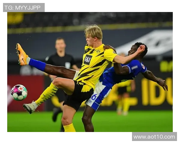 德甲豪门沙尔克04迎战奥格斯堡,备战重要比赛期待胜利 德甲豪门沙尔克04迎战奥格斯堡,备战重要比赛期待胜利