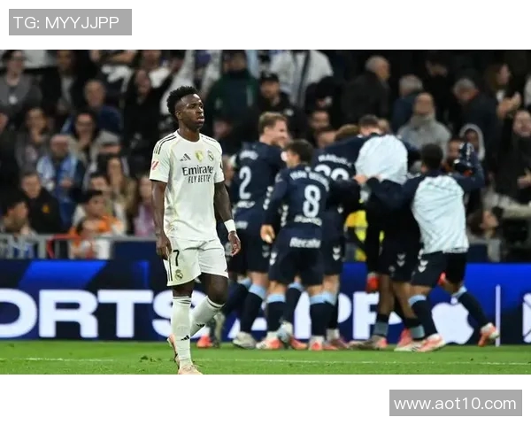 皇马客场惨败，三连败引发球迷不满，主帅遭质疑